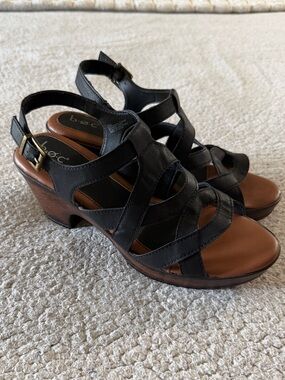 boc Black Strappy Heel Sandals with Brown Footbed 10